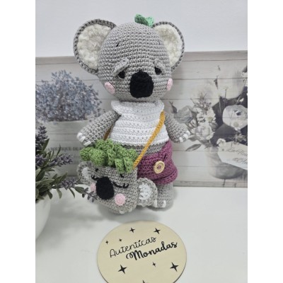 Koala crochet hecho a mano para bebé con bolsito  Amigurumi artesanal chica
