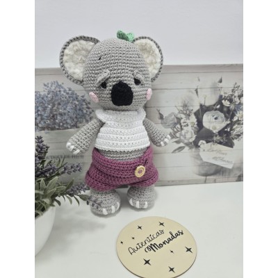 Koala crochet hecho a mano para bebé con bolsito  Amigurumi artesanal chica