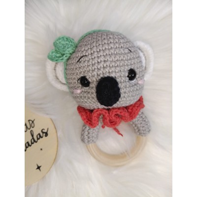 Sonajero mordedor de koala para bebé hecho a mano  Juguete sensorial crochet
