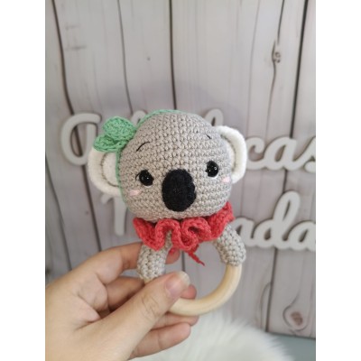 Sonajero mordedor de koala para bebé hecho a mano  Juguete sensorial crochet