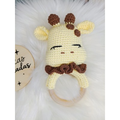 Sonajero mordedor jirafa para bebé hecho a mano  Juguete sensorial de crochet