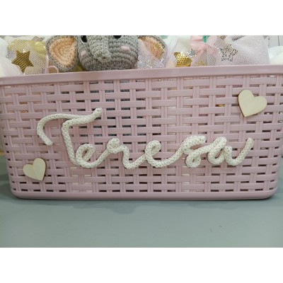 Cesta regalo bebé personalizada con nombre  Nenuco o Mustela + muñeco crochet y cojín natalicio