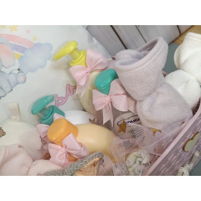 Cesta regalo bebé personalizada con nombre  Nenuco o Mustela + muñeco crochet y cojín natalicio