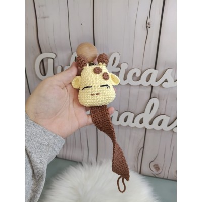 Chupetero de jirafa para bebé hecho a mano en crochet  Sujeta chupete personalizado