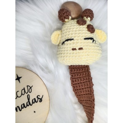 Chupetero de jirafa para bebé hecho a mano en crochet  Sujeta chupete personalizado