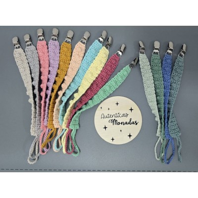 Chupetero para bebé hecho a mano en crochet  Color a elegir con pinza metálica