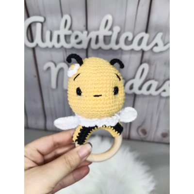 Sonajero mordedor de abejita hecho a mano en crochet para bebé  Juguete sensorial natural