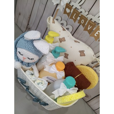 Cesta bebé personalizada cuidados de baño  Regalo recién nacido con productos Nenuco y Dodot