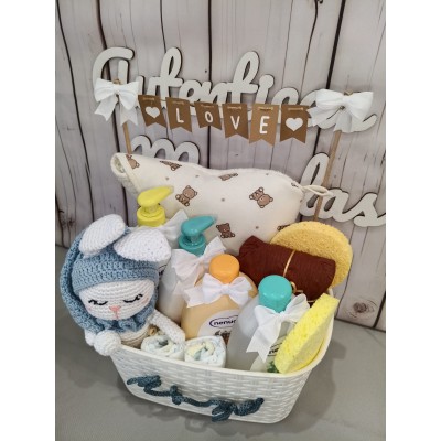 Cesta bebé personalizada cuidados de baño  Regalo recién nacido con productos Nenuco y Dodot