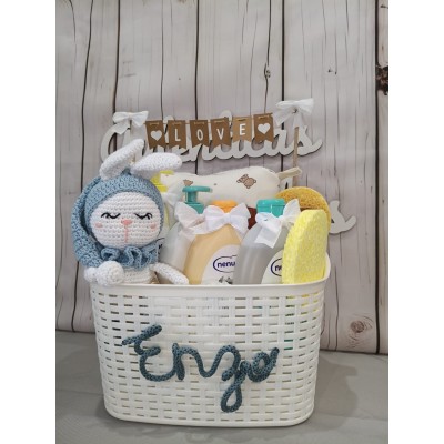 Cesta bebé personalizada cuidados de baño  Regalo recién nacido con productos Nenuco y Dodot