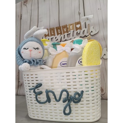 Cesta bebé personalizada cuidados de baño  Regalo recién nacido con productos Nenuco y Dodot