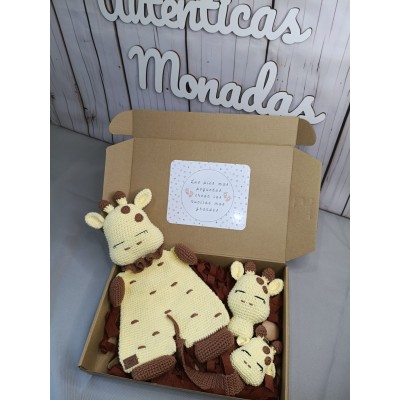 Pack regalo bebé jirafa hecho a mano  Manta de apego, sonajero y sujetachupetes  Regalo recién nacido original