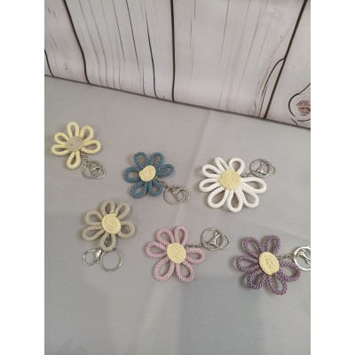 Llavero Flor en Tricotín Personalizado Hecho a Mano