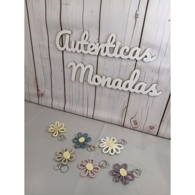 Llavero Flor en Tricotín Personalizado Hecho a Mano