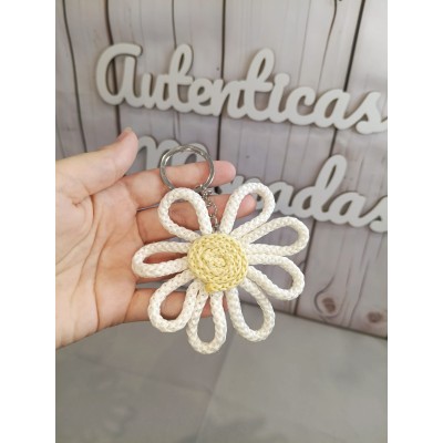 Llavero Flor en Tricotín Personalizado Hecho a Mano