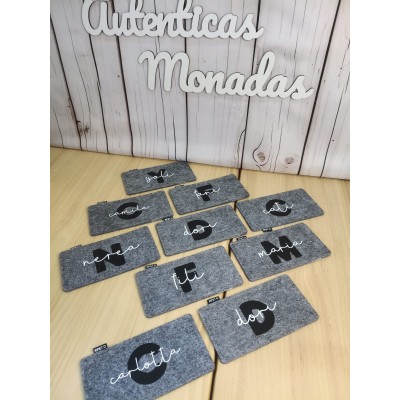 Portagafas personalizado de fieltro reciclado con inicial y nombre