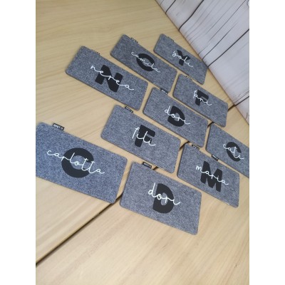 Portagafas personalizado de fieltro reciclado con inicial y nombre