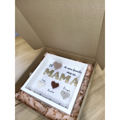 Cuadro Día de la Madre personalizado con corazones de crochet hechos a mano