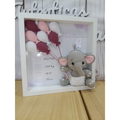 Cuadro Natalicio Personalizado con Elefante Amigurumi y Globos de Crochet