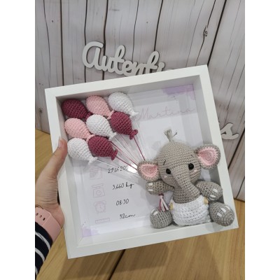 Cuadro Natalicio Personalizado con Elefante Amigurumi y Globos de Crochet