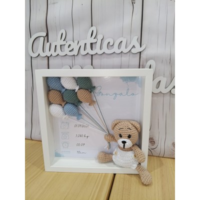 Cuadro Personalizado de Natalicio en Madera con Oso y Globos de Crochet Hechos a Mano