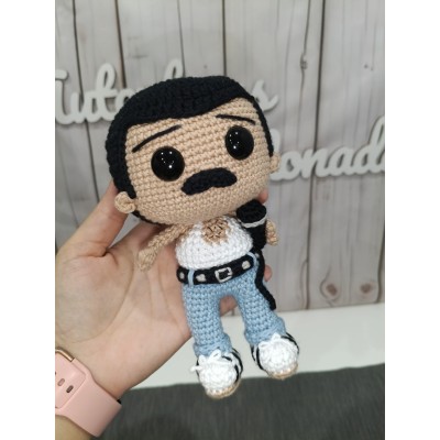 Freddie Mercury Amigurumi de Crochet Estilo Funko  Muñeco Hecho a Mano con Caja Regalo