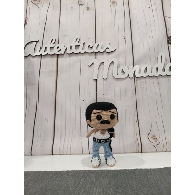 Freddie Mercury Amigurumi de Crochet Estilo Funko  Muñeco Hecho a Mano con Caja Regalo