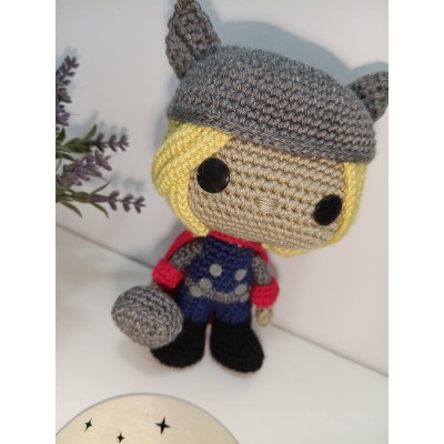 Thor Amigurumi de Crochet Estilo Funko  Hecho a Mano  Figura de 17 cm