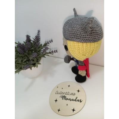 Thor Amigurumi de Crochet Estilo Funko  Hecho a Mano  Figura de 17 cm