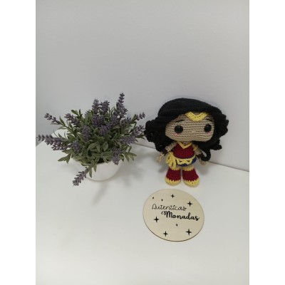 Wonder Woman Amigurumi de Crochet Estilo Funko  Hecho a Mano  Figura de 17 cm
