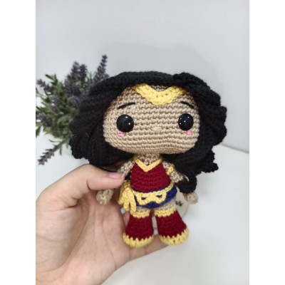 Wonder Woman Amigurumi de Crochet Estilo Funko  Hecho a Mano  Figura de 17 cm