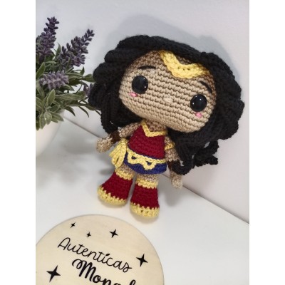 Wonder Woman Amigurumi de Crochet Estilo Funko  Hecho a Mano  Figura de 17 cm
