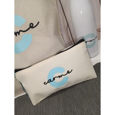 Pack Bolso, Neceser y Botella Personalizados con Inicial y Nombre – Diseño Minimalista