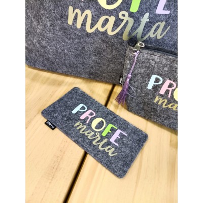 Pack regalo personalizado para profesoras o teachers.  Bolso, Neceser y portagafas a juego de fieltro reciclado.
