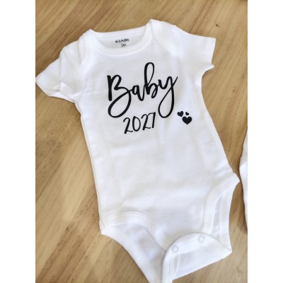 Body Personalizado Baby + Año  Original Anuncio de Embarazo  Bebé en Camino