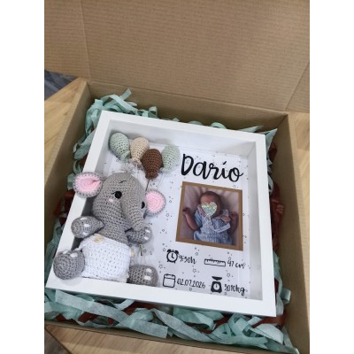 Cuadro Natalicio Personalizado con Foto  Regalo para Recién Nacido con Elefante de Crochet Hecho a Mano