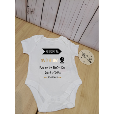 Body Bebé para Boda Personalizado  Mi Primera Aventura Fue en la Boda de...