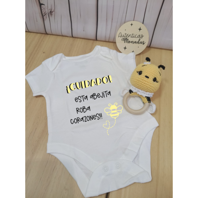 Pack Regalo Bebé Abejita  Body Cuidado, Esta Abejita Roba Corazones + Mordedor Sonajero